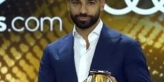 محمد صلاح يُزين برج خلفية بعد فوزه بجائزة أفضل لاعب في حفل توزيع جوائز جلوب سوكر 2022 في الامارات